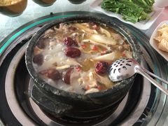 石锅鸡-南渝食府.墨脱石锅松茸鸡