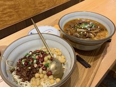 -呼啦面馆·头牌豌杂面(爱琴海店)