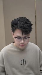 -一家只做男发烫染的店