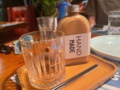 奶茶及卡布奇诺咖啡-绿茵阁牛扒餐厅(客村店)