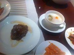 牛排、三文鱼-粤海酒店-旋转餐厅