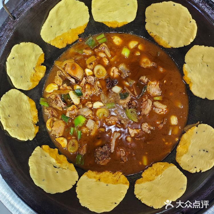 点了他家的招牌地锅鸡，确实很不错