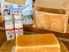 -天井·丑面包搭咖啡