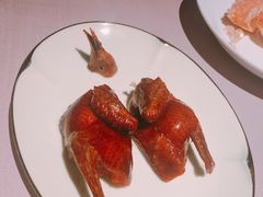 脆皮乳鸽-新荣记(南京西路店)