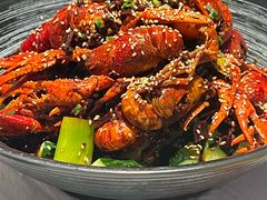 -肥肥虾庄·金牌油焖大虾(汉街SKP店)