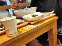 -呷佬·长沙手工米粉(金沙江路店)