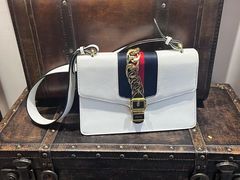 -小飞侠奢侈品回收 寄卖 养护(宝山宝龙广场店)