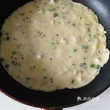好吃的鸡蛋韭菜饼，每次煎都是不一样的感觉[呲牙]