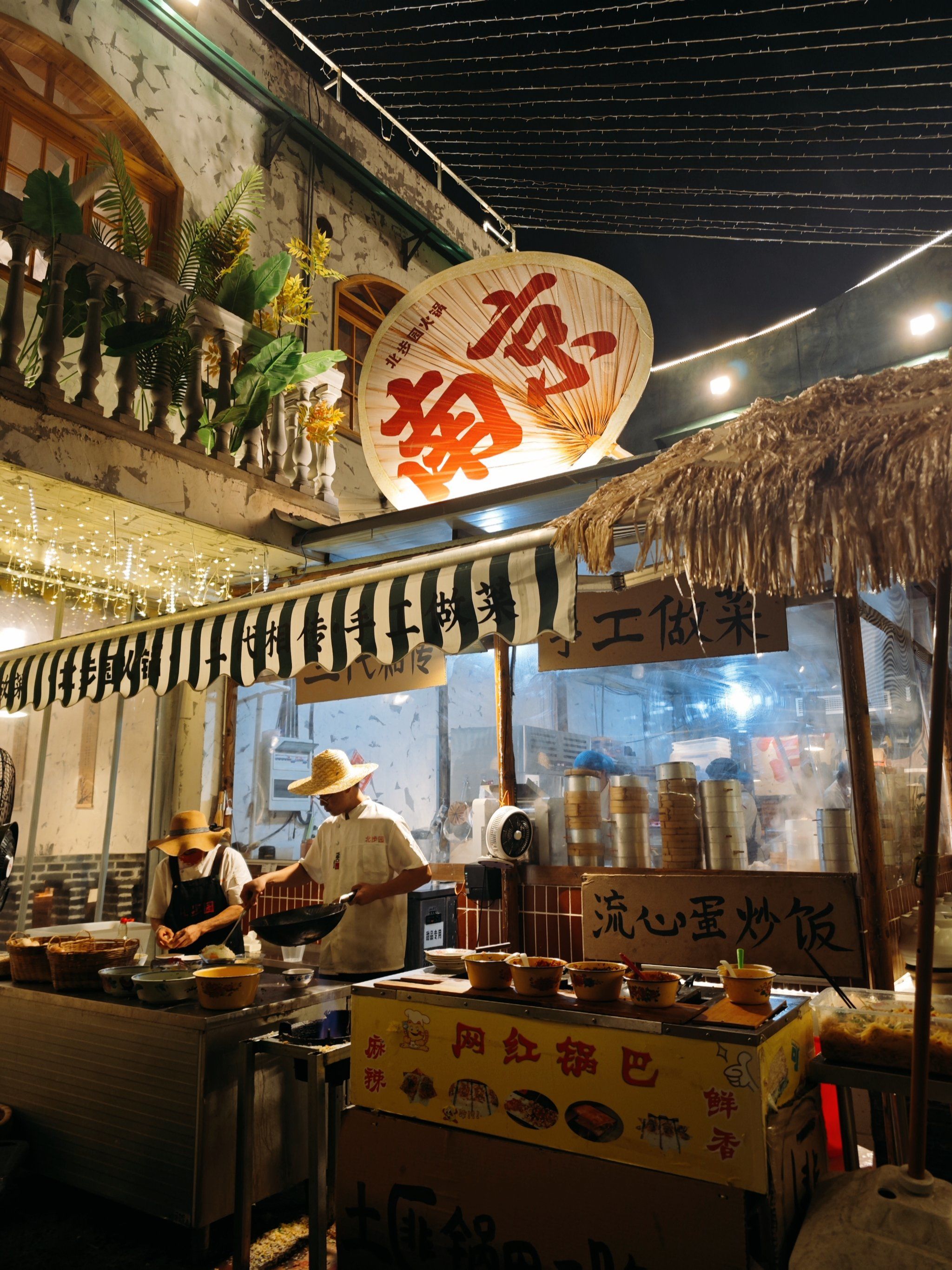 火爆百家湖🔥 排队2h 终于吃上了!