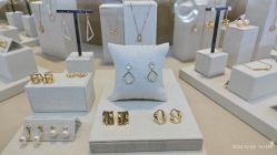 -Réluxe瑞兰穿耳(金光华广场店)
