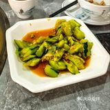 坐在院子里吹着风吃柴火鸡,太有感觉了!