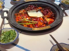 -爱你您·自家鱼塘·活水喷泉鱼火锅(八里店)