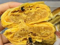 咸蛋黄肉松饼-武汉冠生園(吉庆街店)