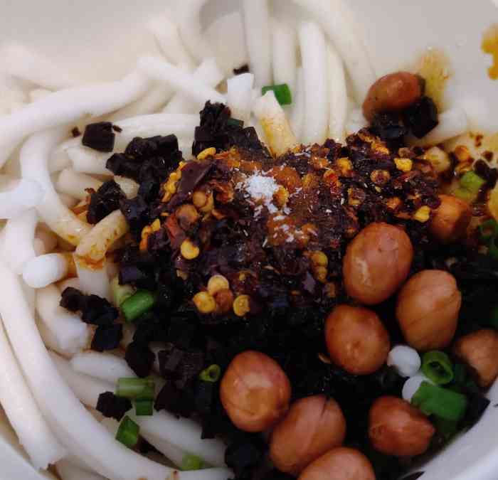 刘维兰老素粉 (化龙桥总店)-"陕西路与黔灵东路交叉口一家老牌的素粉