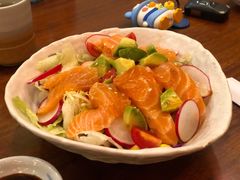 牛油果三文鱼沙拉-初居食屋日式料理(万象城购物中心店)