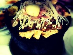 五花肉金针菇等等一通乱炒~-大槐树烤肉馆