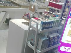 -美式眼镜·授权蔡司.依视路.尼康.豪雅.明月(人民广场店)