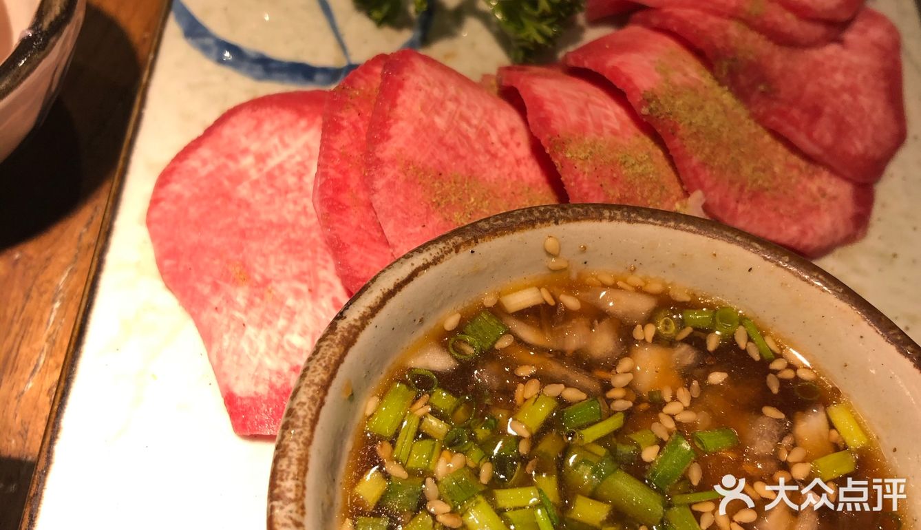色泽上看上去很新鲜 牛舌的味道很好切片也是比较厚的