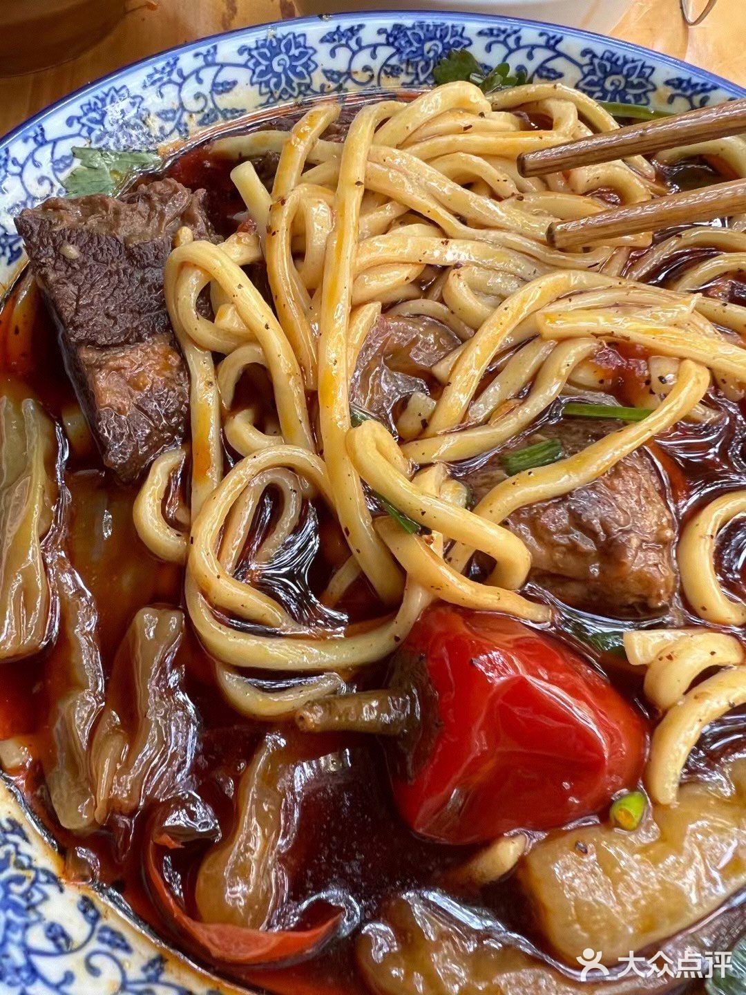 隐藏在舞蹈学院门口的牛肉面