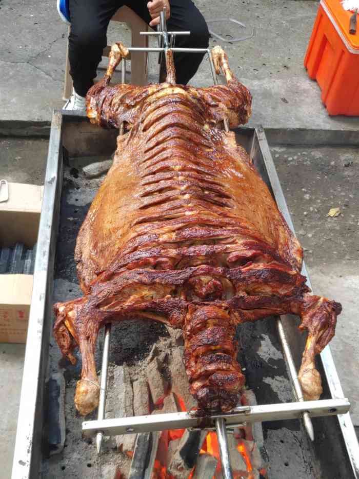 郭靖烤全羊(北京站店)-"[薄荷]环境:比较大气,上档次,给力. .