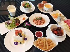 -筠咖啡西餐厅(上海国展宝龙丽筠酒店)