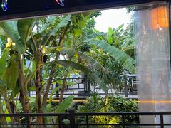-茅草房·河畔园林火锅