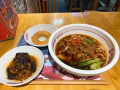 招牌红烧牛肉米粉-呷佬·长沙手工米粉(金沙江路店)