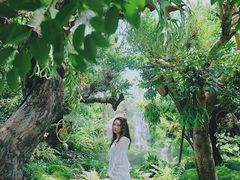 -Chom Cafe and Restaurant