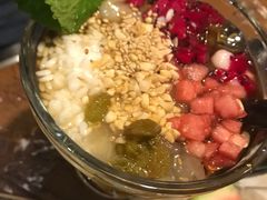 三鲜冰粉-何师烧烤Pro·30年老品牌·川菜·香辣蟹(太古里旗舰店)