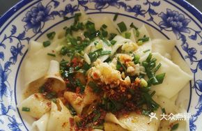 Oil-Poured Hand-Torn Noodles with Vegetables