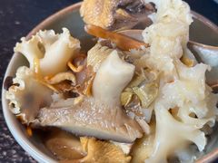 -菌自由丨野生菌火锅特色庭院餐厅(丽江古城店)