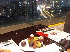 -荣誉国际酒店-云顶旋转餐厅