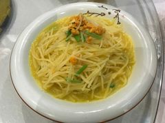 海胆士豆丝-小船渔村•大连菜•大连焖鱼(明泽街店)