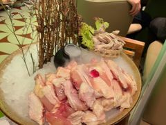 鸡肉-洪氏嗨捞·广东猪肚鸡·椰子鸡火锅(西咸万象城店)