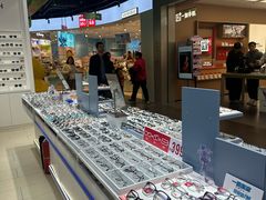 -美式眼镜·授权蔡司.依视路.尼康.豪雅.明月(南翔印象城店)