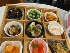 九宫格玲珑前菜-新仙清汤牛腩(铜锣湾店)