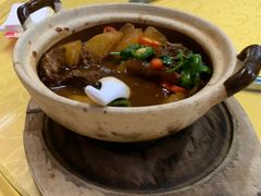 牛筋牛腩焖萝卜-大石鼓山庄·珠海第一烧猪