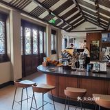 正应了上海爷叔那句话：“现在喝咖啡，更多的是喝情怀”[调皮]