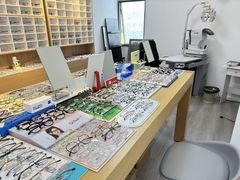 -天空之镜眼镜店蔡司依视路配镜授权零售店(望京颐堤港店)