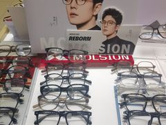 -美式眼镜·授权蔡司.依视路.尼康.豪雅.明月(人民广场店)