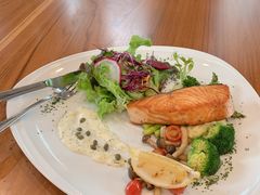 -Chom Cafe and Restaurant