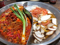 鸳鸯锅-四小区火锅·巷子里的重庆火锅(花照壁店)