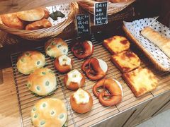 -沁屋面包店(人民东路店)