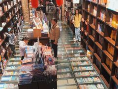 -钟书阁(松江泰晤士小镇店)