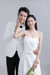 -伯爵婚纱摄影(光谷店)