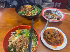 -爆炸头阿姨小四川正宗川味小吃(无任何分店)