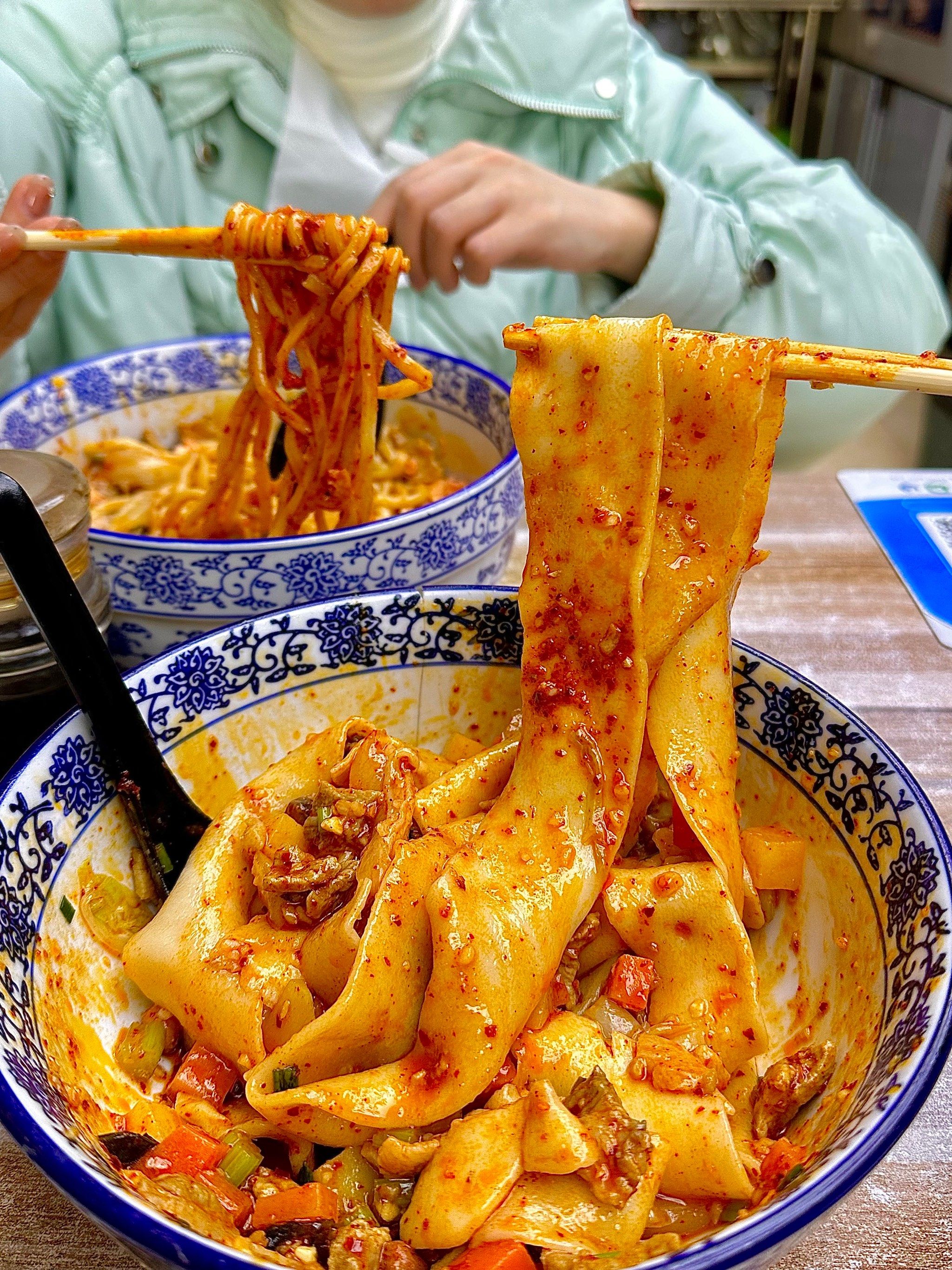 热呼呼的面条
简直就是面食爱好者的天堂🍜🍜
可以免费加面喔