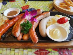 香肠拼盘配酸菜土豆泥-申德勒加油站西餐厅(太仓店)
