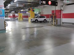 -爱琴海购物公园-地下停车场