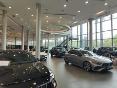 -成都中升之星奔驰4S店